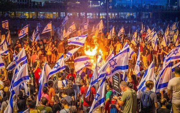 Опрос: большинство израильтян считает, что протесты военнослужащих ЦАХАЛ угрожают Израилю