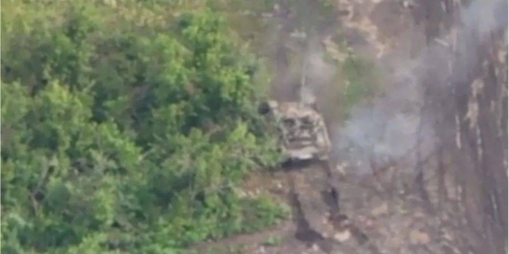 ВСУ уничтожили два российских танка с помощью FPV-дронов — видео