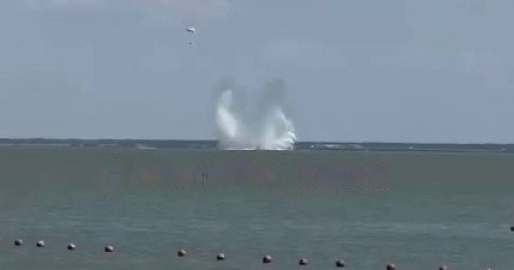 "Штурмовик торчит из воды": в Азовское море возле Ейска упал российский Су-25 (видео)
