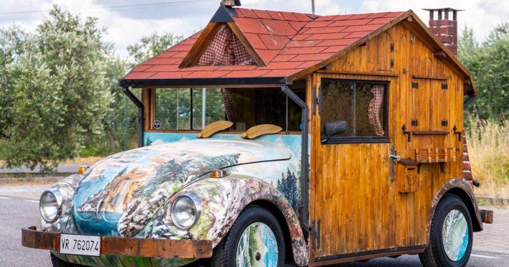 Дача на колесах: Volkswagen Beetle превратили в оригинальный деревянный автодом (фото)
