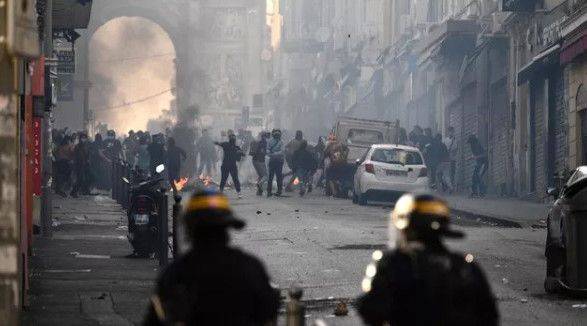 Во Франции продолжаются протесты из-за смерти подростка: за ночь арестовали 486 человек