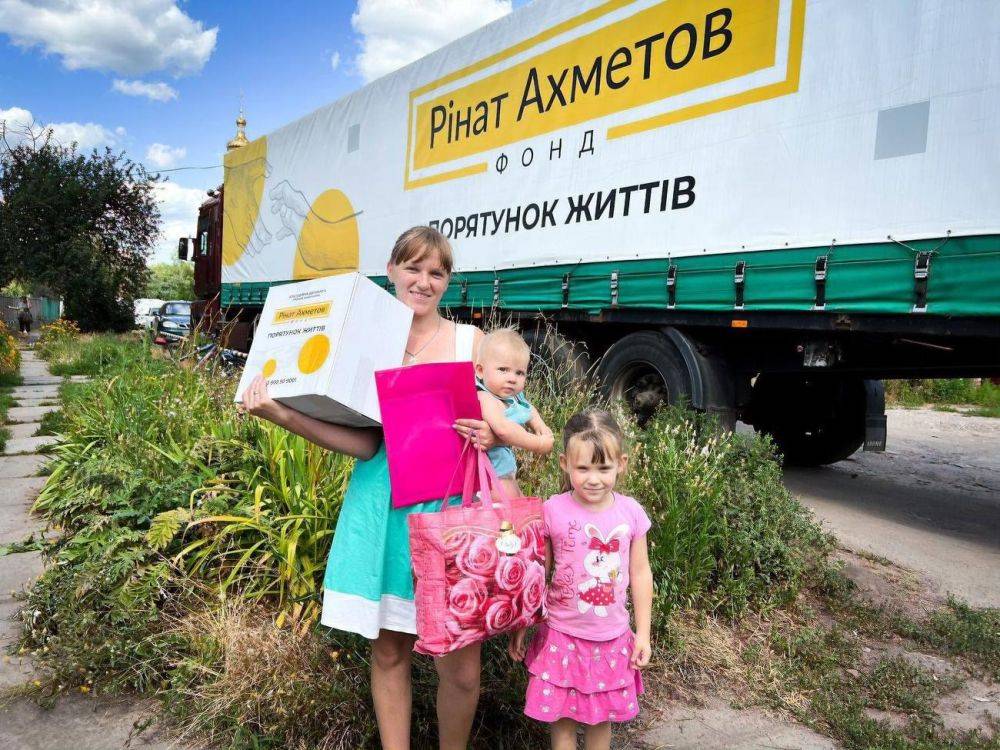 В Славянске начали выдавать продуктовые наборы от Фонда Рината Ахметова