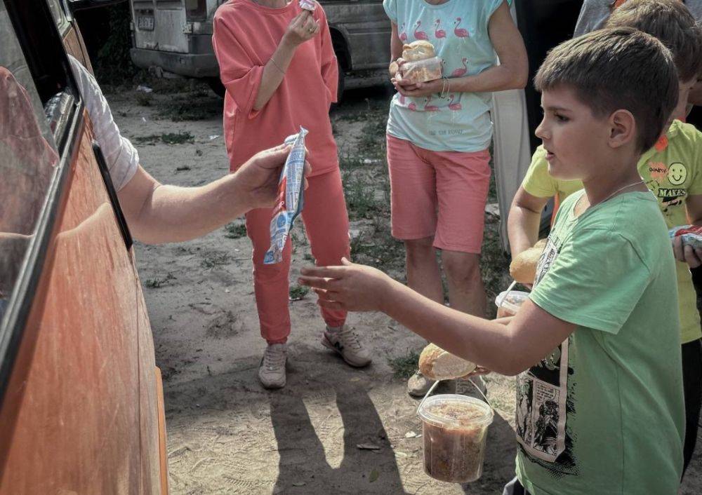 "Подсластили жизнь": В оккупированном Северодонецке провели очередную "благотворительную акцию"