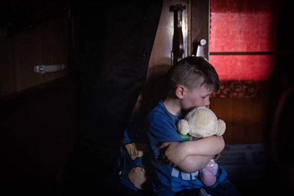 Военные преступления России – оккупанты продолжают насильно депортировать детей из Украины