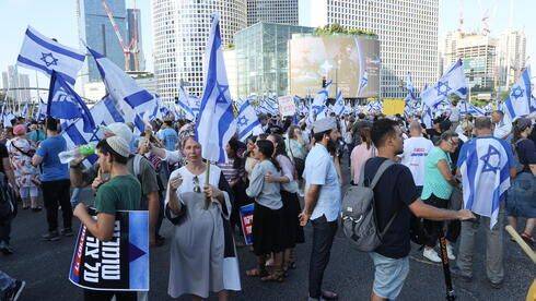 Противники реформы митингуют у кнессета, сторонники - в Тель-Авиве