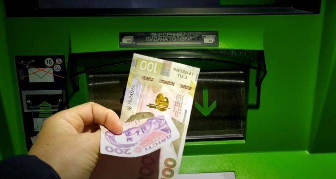 Осталось 7 дней: украинские банки меняют правила для владельцев карт