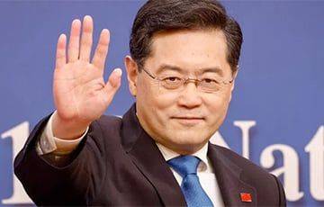 В Китае уволили «пропавшего» министра иностранных дел