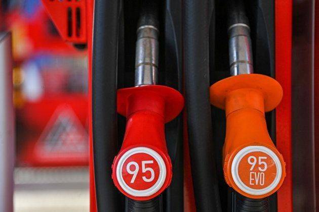 Цена бензина на российской бирже заметно снизилась после заявлений Минэнерго и ФАС