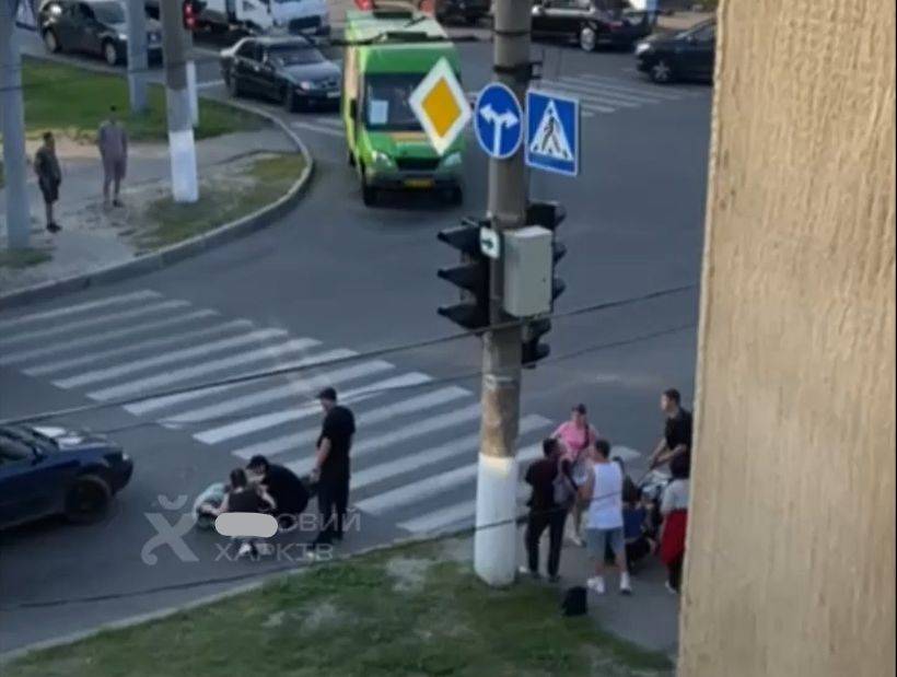 В Харькове троллейбус сбил четырех человек, среди которых двое детей