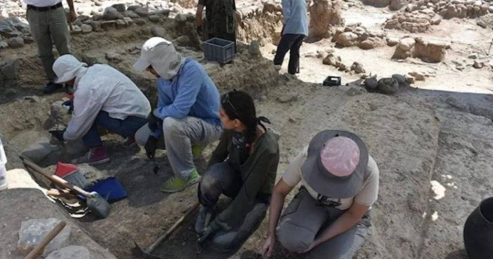 Доисторическая математика: археологи нашли камень для вычислений возрастом 8 тыс. лет (фото)