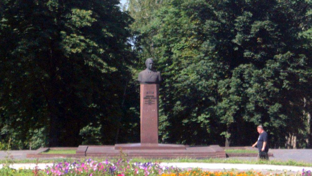 Бюст Брежнева в его родном городе в Украине перенесли в музей