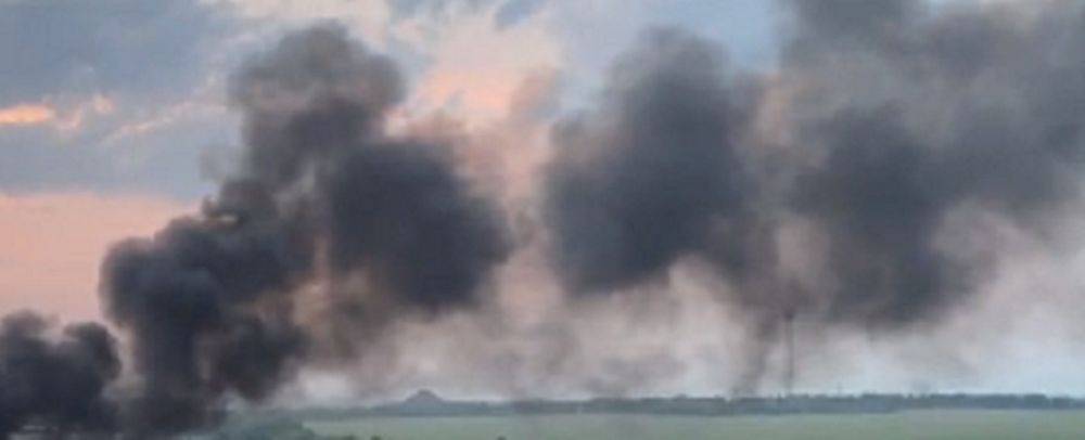 "Хорошее утро": сильный пожар вспыхнул под Донецком, а над Москвой прогремел взрыв