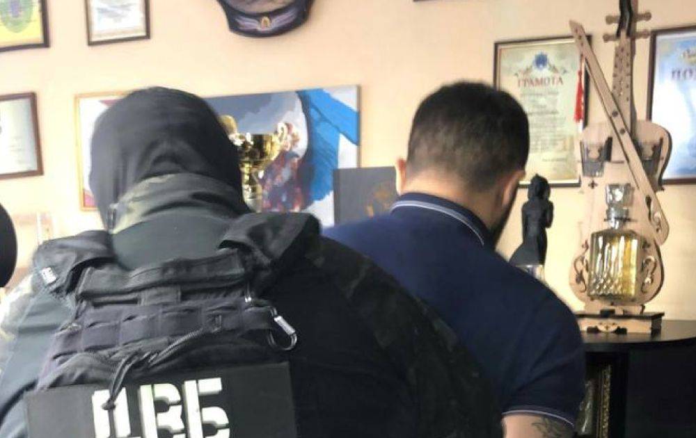 Полицейские в Днепре "крышевали" аферистов, которые притворялись теробороной: что известно