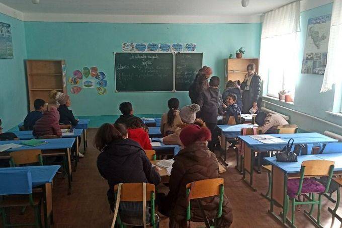 «Мечтаем проводить уроки не в пальто». Как отапливаются сельские школы Узбекистана и можно ли обеспечить детей теплом