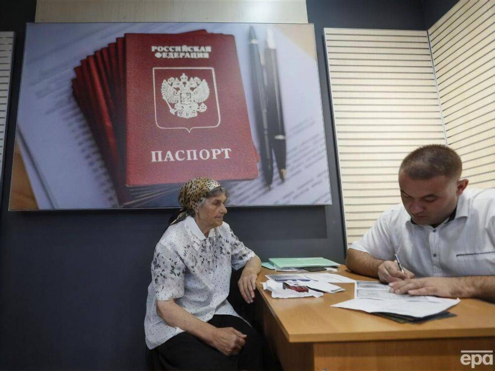 В оккупированной части Запорожской области оккупанты предлагают пенсионерам по 20 тыс грн в рублях за получение паспорта РФ