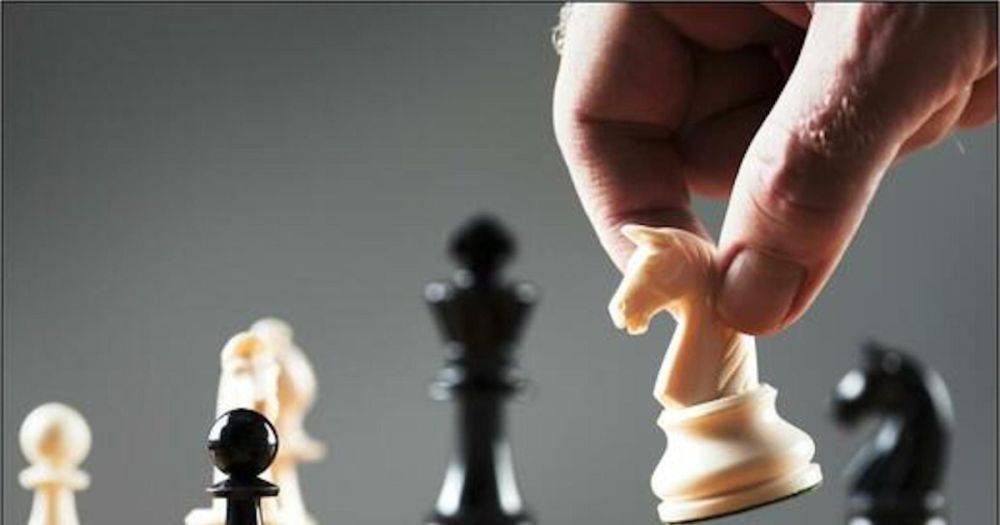 Украинским шахматистам рекомендуют воздержаться от рукопожатий со спортсменами из России и Беларуси