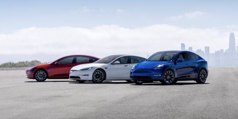 Tesla за квартал отгрузила клиентам почти полмиллиона электромобилей — новый рекорд