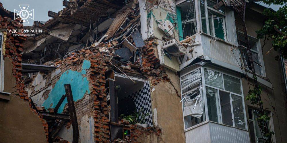 Россия ударила по жилым домам и зданию СБУ в Сумах — Зеленский
