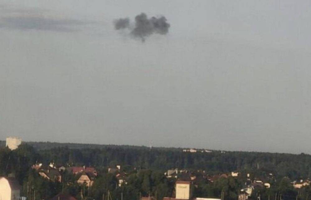 Утро для жителей Подмосковья началось со взрывов: в сети сообщают о работе ПВО и сбитых дронах