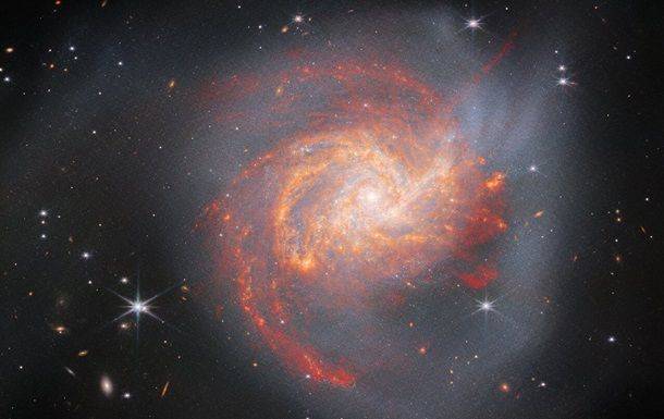 James Webb сделал фото яркой галактики в созвездии Паруса