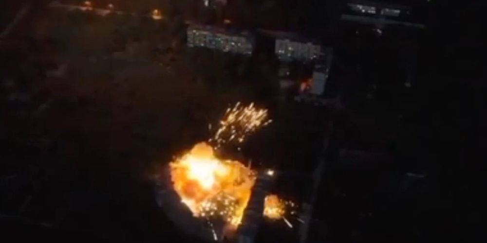 Уничтожение российского склада БК возле Макеевки: в соцсетях показали эпическое видео «прилета» и взрыва