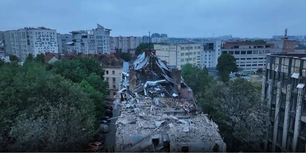 Ночная атака РФ. Во Львове ракеты попали в жилой дом, четверо погибших, повреждены студенческие общежития, офисы, школа — главное