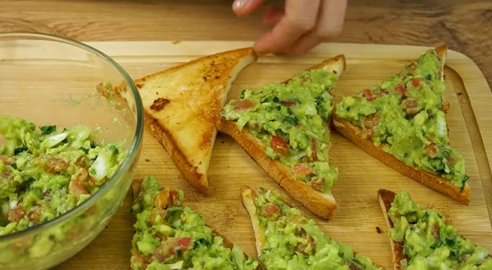 Можно сфотографировать для Instagram: как приготовить вкусный авокадо тост на завтрак