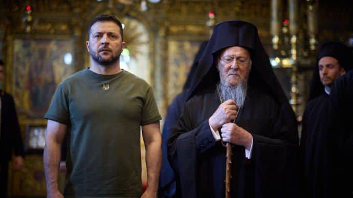 Зеленский посетил молебен Вселенского патриарха по убитым украинцам