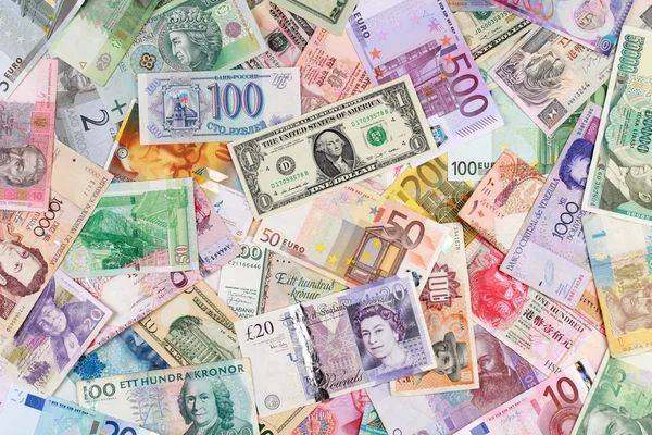 Курс валют на 1 августа: межбанк, курс в обменниках и наличный рынок