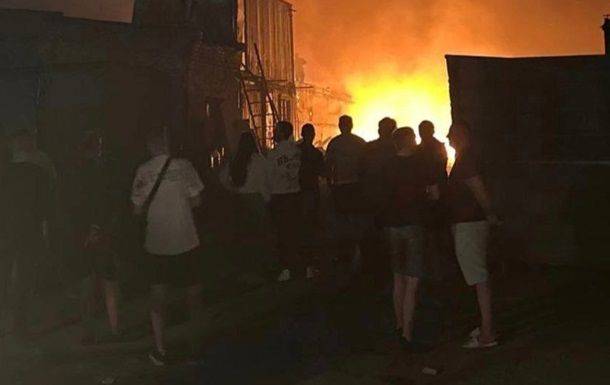 В российском Домодедово был взрыв, начался сильный пожар