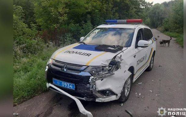 На Черкасчине области пьяный водитель врезался в автомобиль полиции