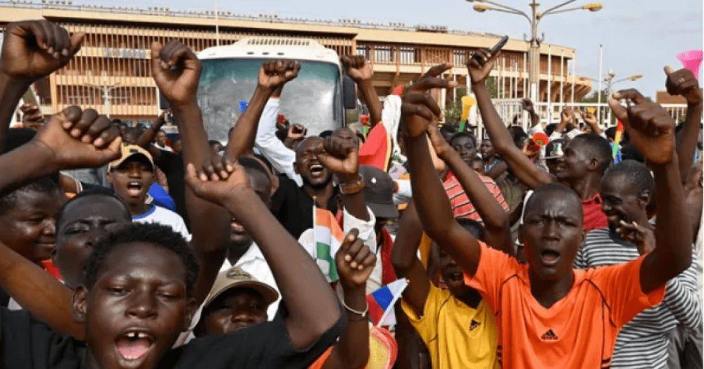 Мятежники в Нигере пригрозили убить президента в случае военного вмешательства, — СМИ