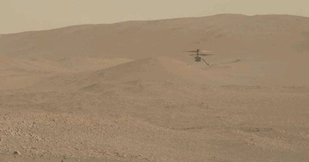 NASA показало не совсем обычный полет вертолета на Марсе: удивительные кадры сделал марсоход (видео)