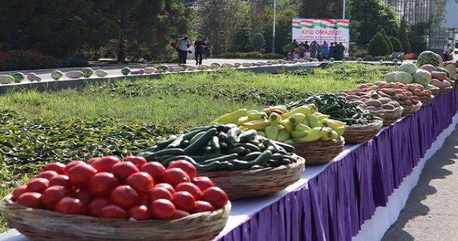 Сельскохозяйственные товары по доступным ценам. В Душанбе продолжаются ярмарки