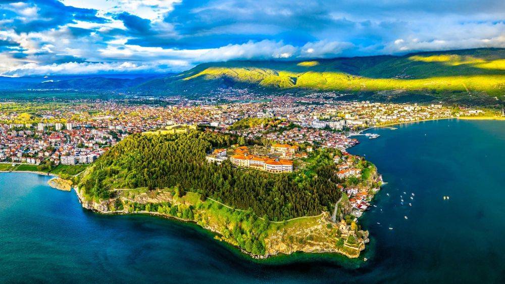 Деревня на сваях возрастом 8 тысяч лет нашли в Охридском озере - фото и видео