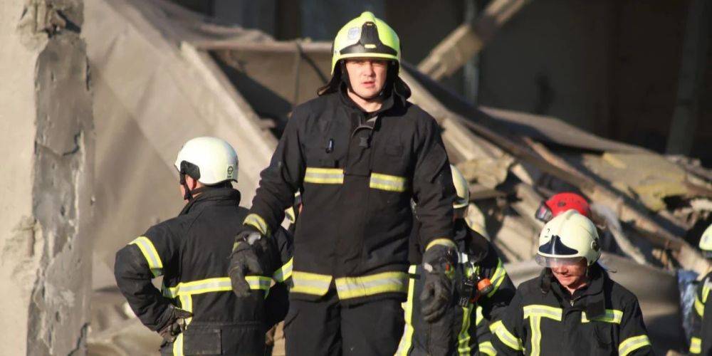 В Луцке из-под завалов спасли человека: в ГСЧС показали видео