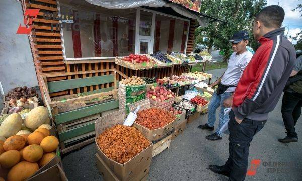 На фоне ослабления рубля в Челябинской области подорожали фрукты и бытовая техника
