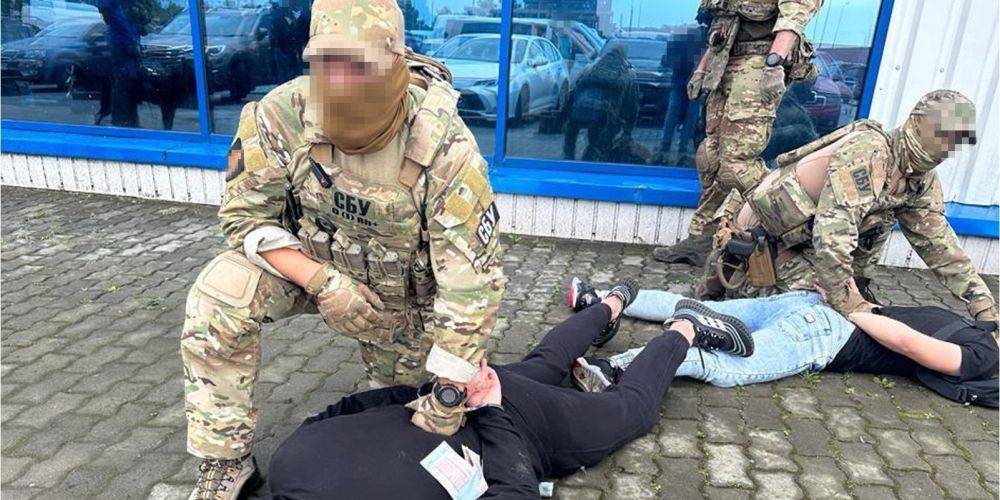 Во Львовской области задержали банду рэкетиров: они мобилизовались в ВСУ, оставили подразделение и вымогали деньги
