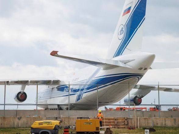 Российская авиакомпания намерена подать иск против правительства Канады из-за "захваченного" самолета