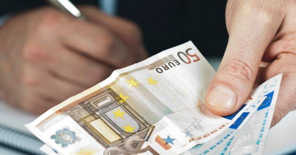 Украина начала выплату пенсий в иностранной валюте: как оформить заявку