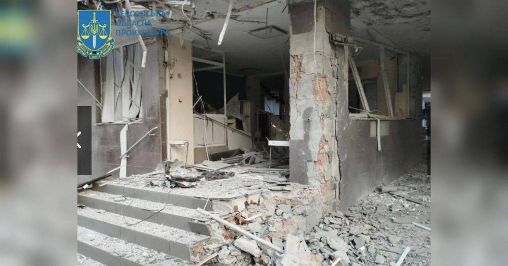 Российские оккупанты обстреляли центр Херсона, раненые люди