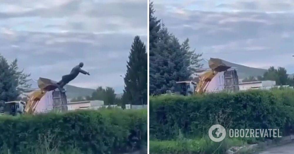 В Казахстане случайно уронили памятник Ленину. Видео