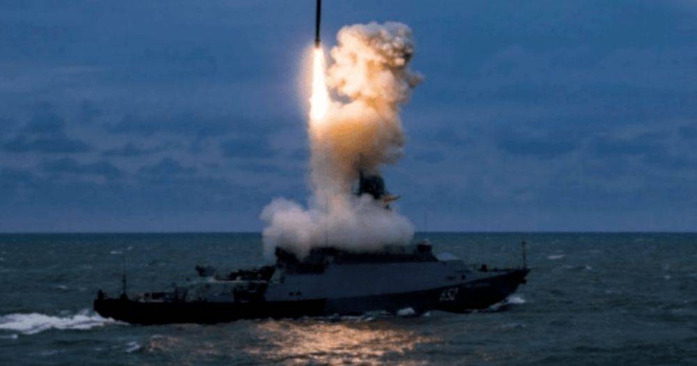 "Очень высокий уровень угрозы": РФ увеличила количество ракетоносителей в Черном море (фото)