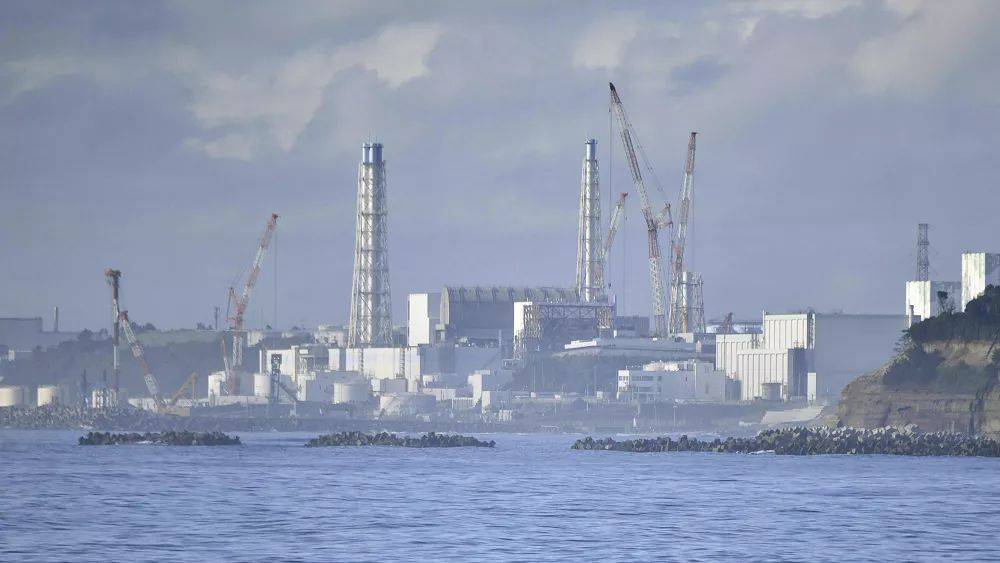 Япония сбросит воду с "Фукусимы", несмотря на протесты