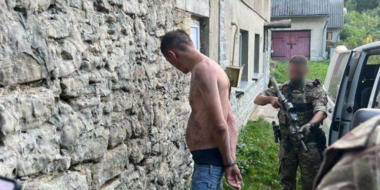 В Тернопольской области мужчина избил и ограбил военного. Его задержали