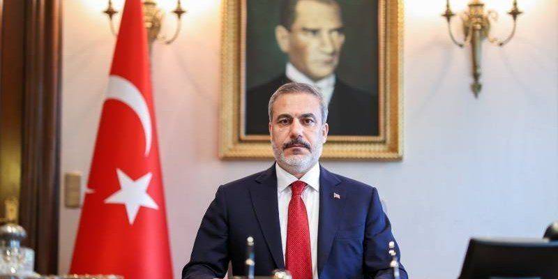 Министр иностранных дел Турции в пятницу посетит Украину — СМИ