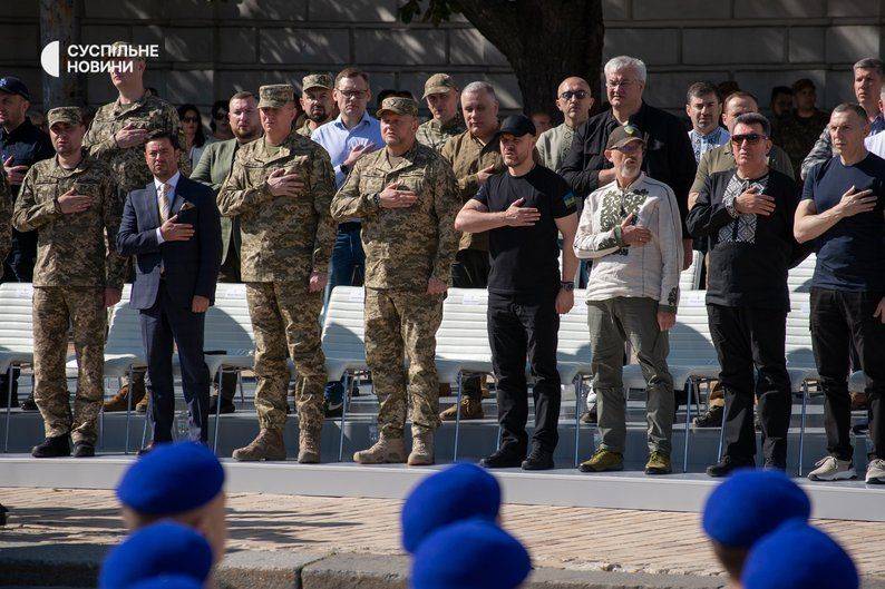 День Независимости Украины - фото и видео вручения военным наградам в Киеве