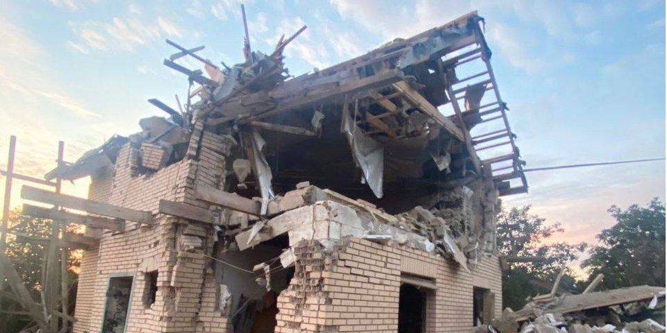 В Киевской области обломки российских ракет повредили десять домов. Ранены два человека