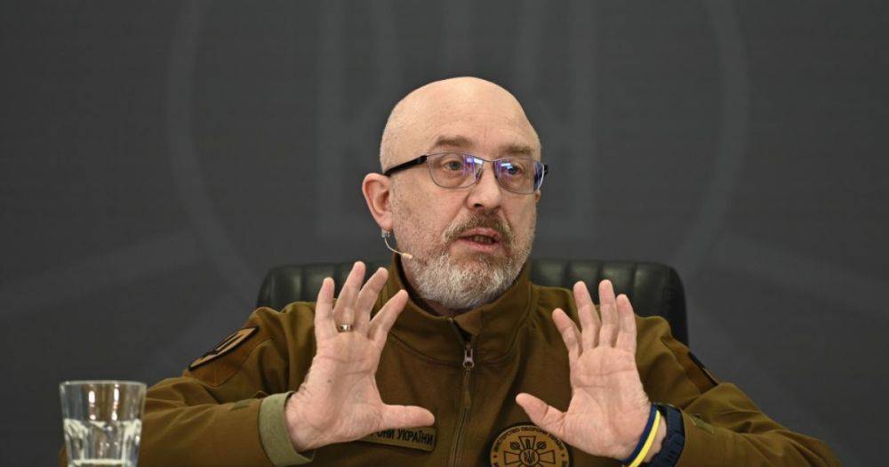 Скандал с куртками для ВСУ: министр обороны Резников заявил, что его оппоненты не приняли пари