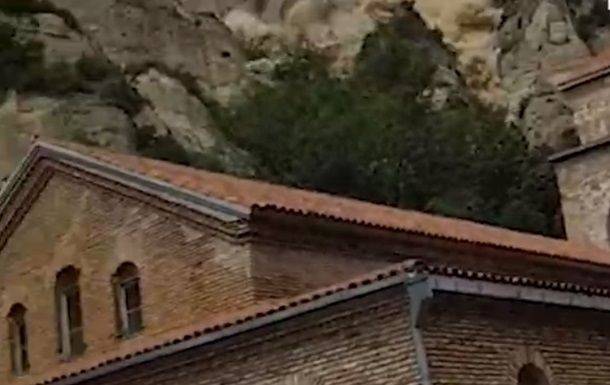 В Грузии оползень накрыл известный монастырь